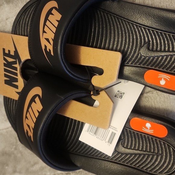 Womans Nike Slides New - Picture 1 of 3